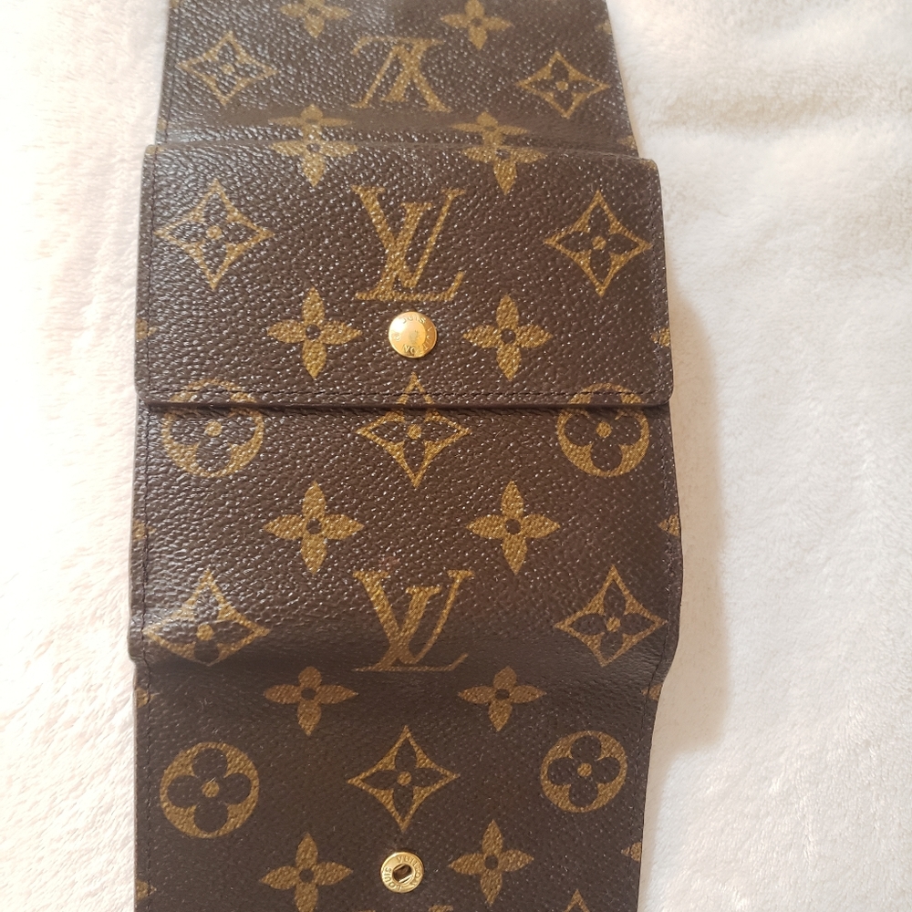 Authentic vintage compact wallet!